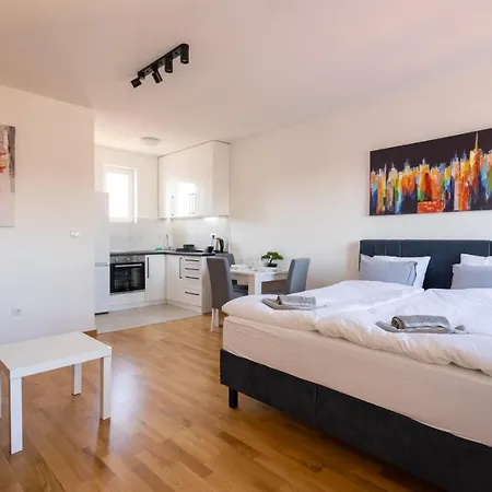 Altina Connect - New, Parking, Netflix Apartment