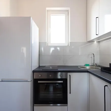 Altina Connect - New, Parking, Netflix Apartment *